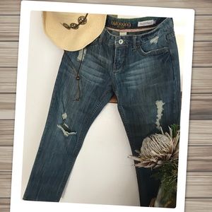Cute BILLABONG Distressed Boyfriend Denim Jeans!